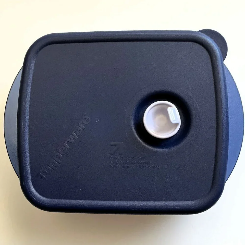 TUPPERWARE VENT N SERVE WITH LID